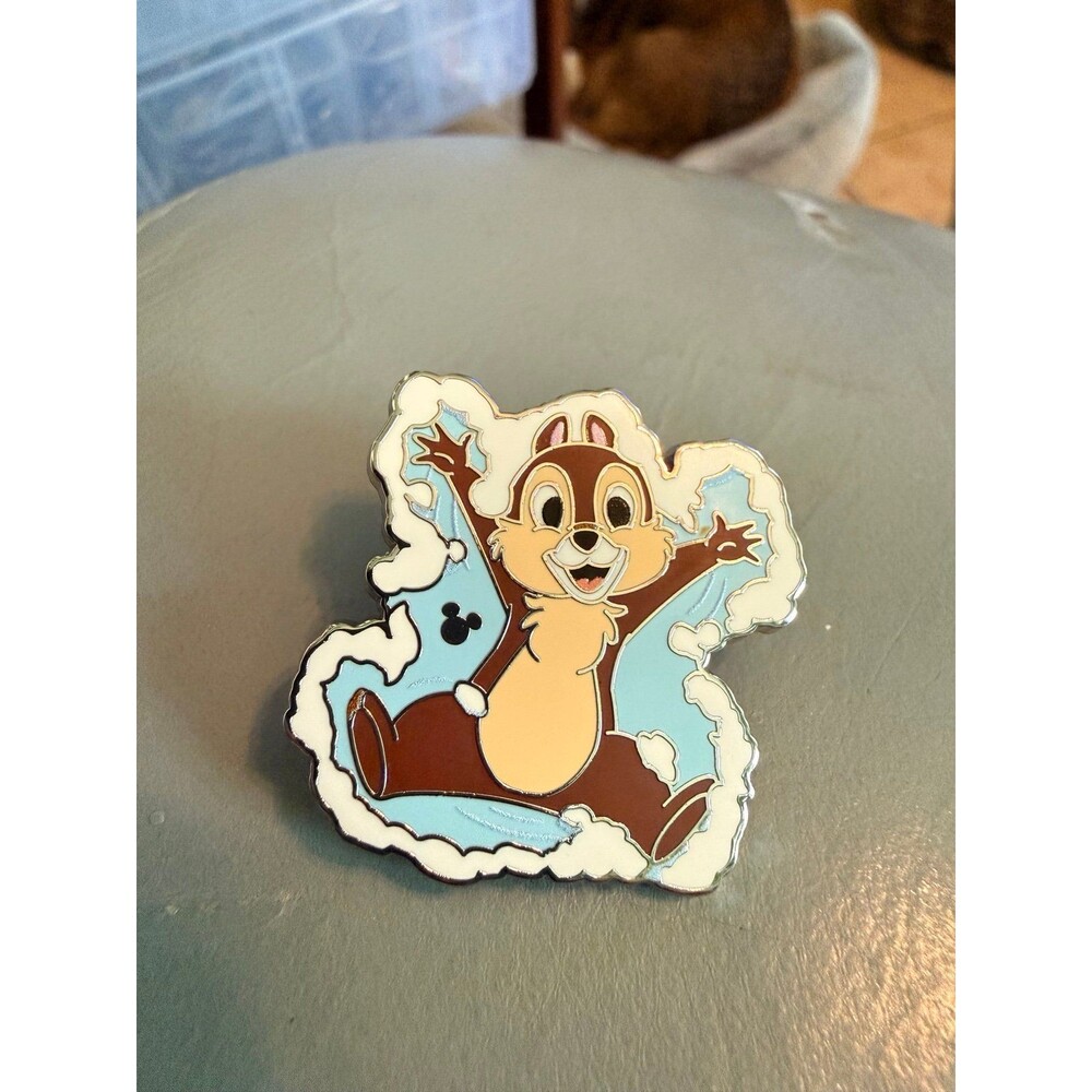 2026 Hidden Disney Mickey Wave A Chip Holiday Winter Snow Christmas Pin
